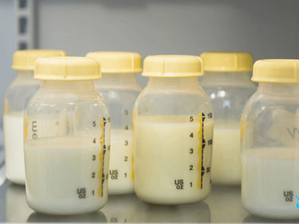 Sữa mẹ để tủ lạnh được bao lâu? Nên trữ sữa ở ngăn mát hay đá?