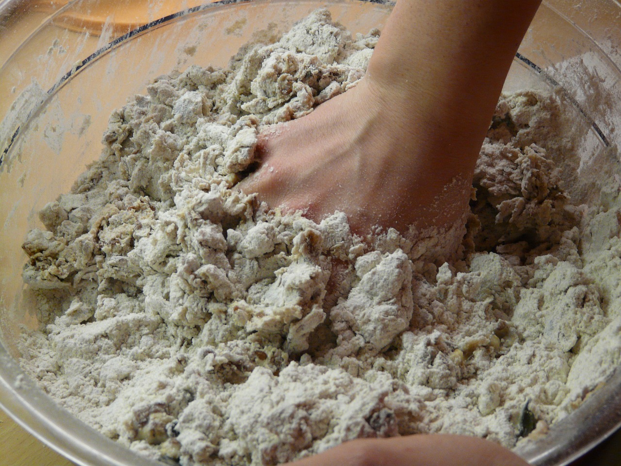 Cách nhào bột năng làm bánh