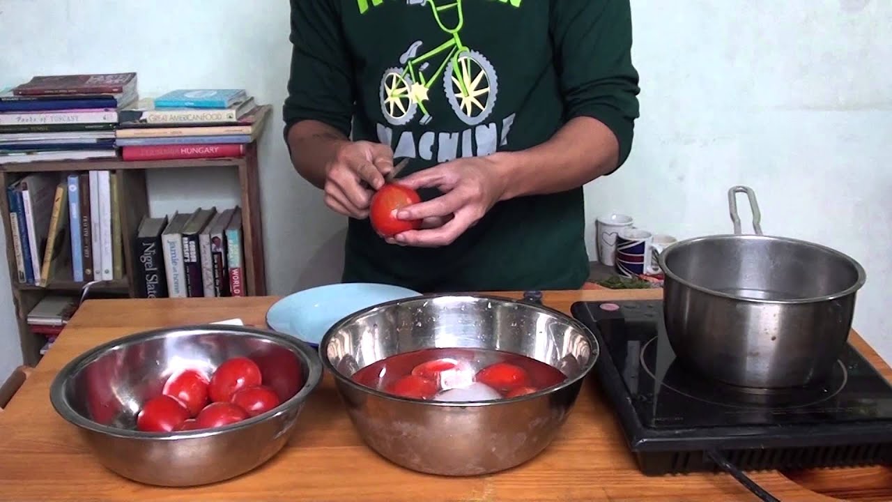 gọt vỏ cà chua