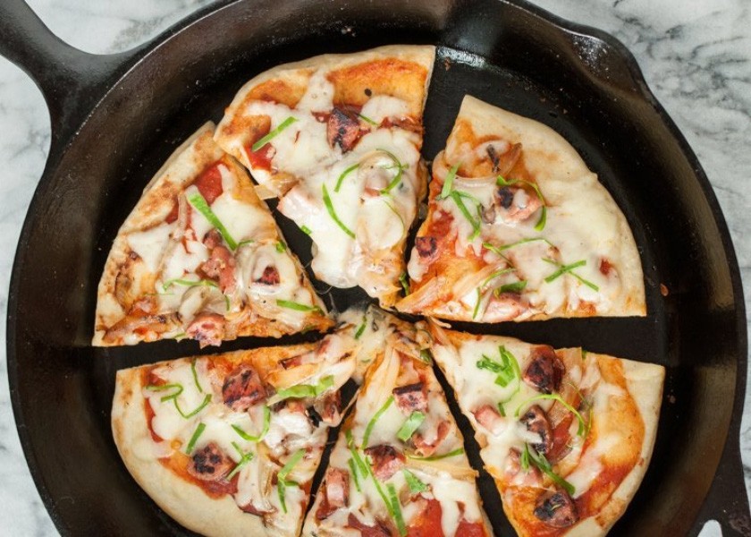 Cách làm bánh pizza tại nhà bằng chảo chống dính đơn giản