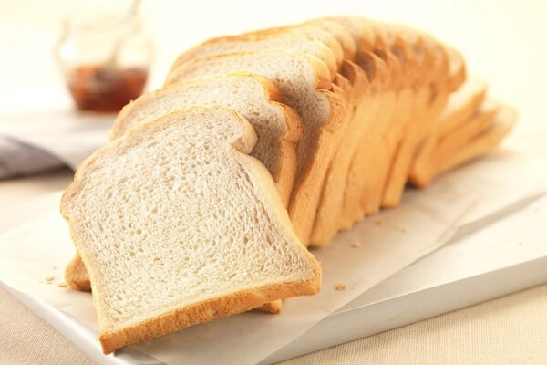 Các món ăn sáng với bánh mì