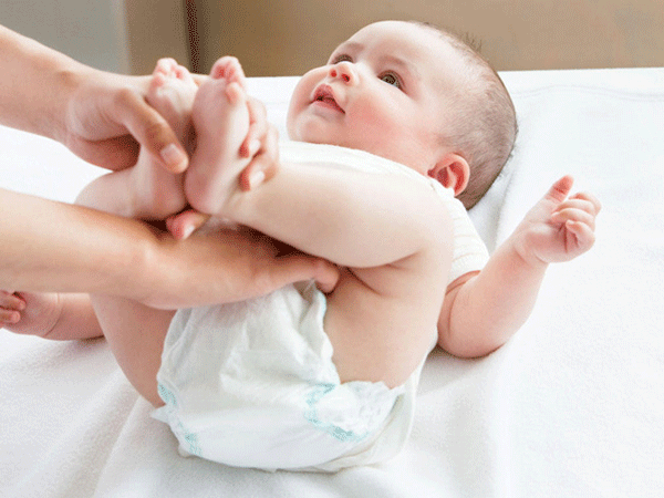 cách chữa đi ngoài cho trẻ sơ sinh bằng búp ổi