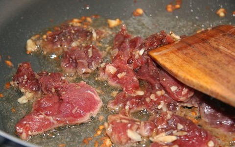 Cách nấu canh kim chi thịt bò ngon tuyệt