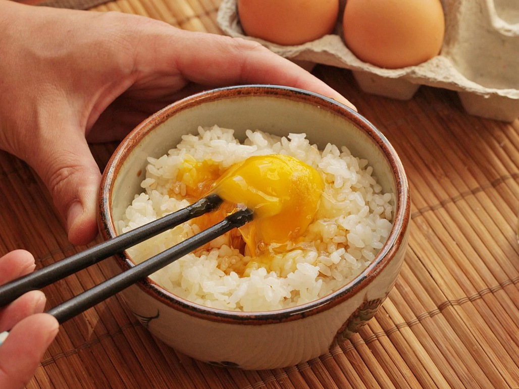 Cách ăn trứng ngâm nước tương của người Nhật