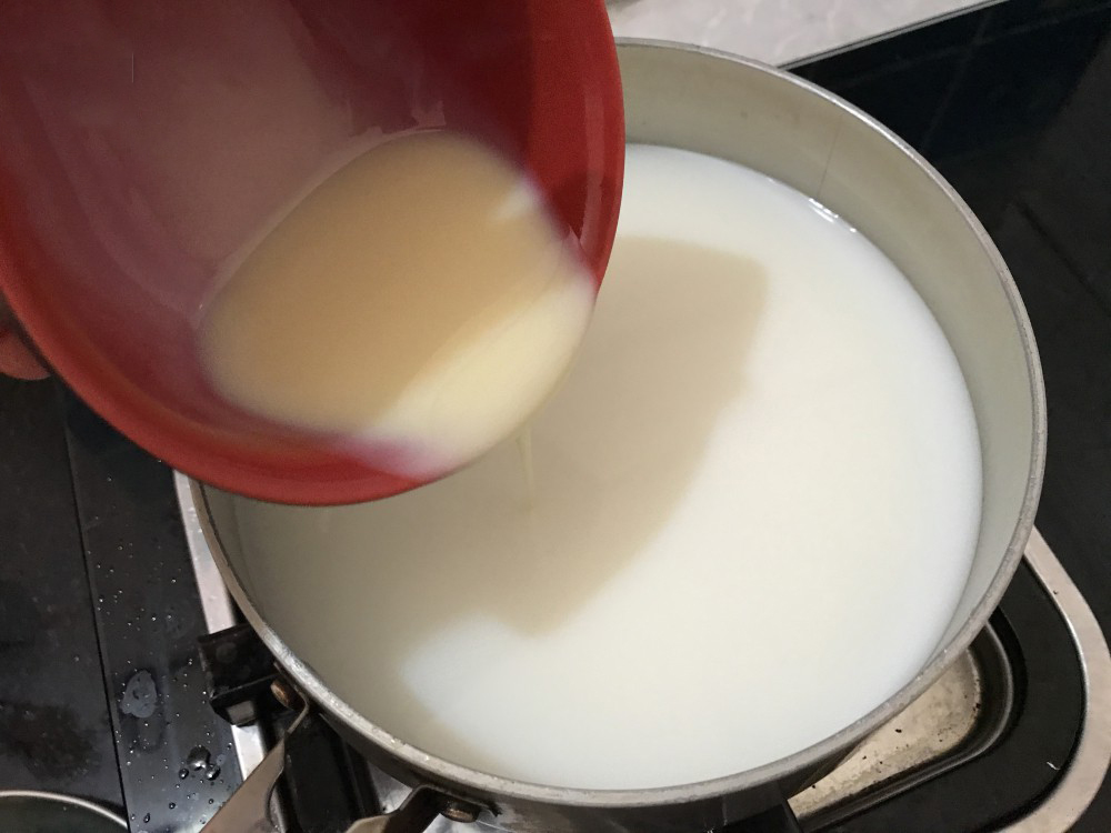 Kết hợp cho cả sữa đặc và đường để tăng độ ngọt cho sữa chua